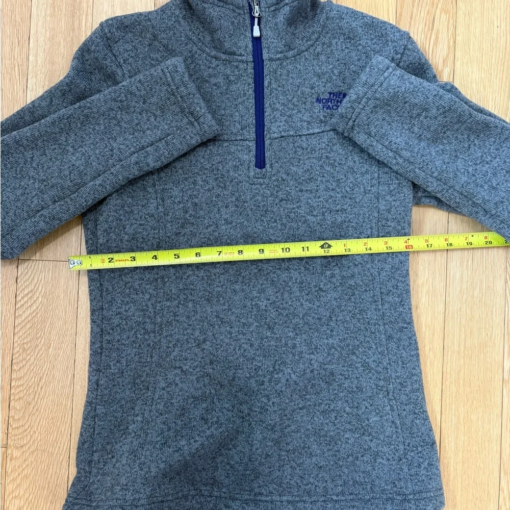The North Face Grey Heathered 1/4 Zip Fleece Sweater Jacket Small Purple Logo - Picture 7 of 7